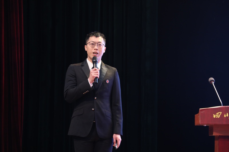 13电子信息学院辅导员 肖江 作交流发言_001.JPG