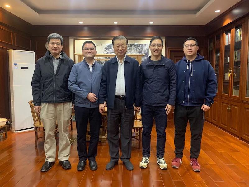 01校友来了！邹广严校长会见尹朕、唐华等校友.jpg