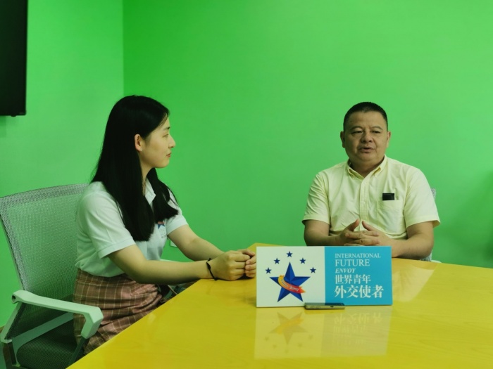 2 外国语学院志愿者3.jpg