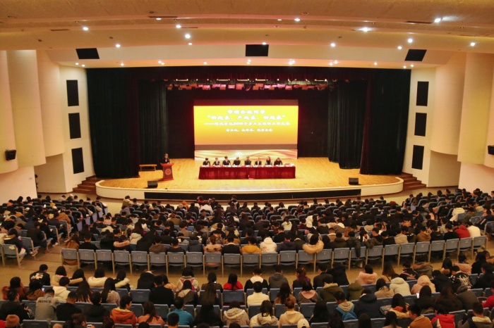 01 20181121带领全校同学“忙起来、严起来、动起来”——2018年第二次班团工作大会1.jpg 01 20181121带领全校同学“忙起来、严起来、动起来”——2018年第二次班团工作大会1.jpg