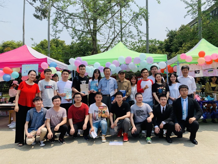 01我校举行第八届班团文化节班级博览会暨“卓越班”评选活动3.jpg