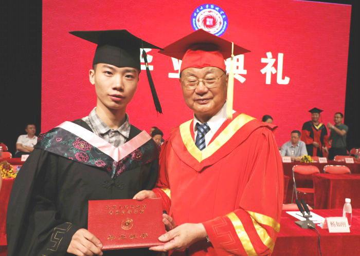 授位.jpg 授位.jpg