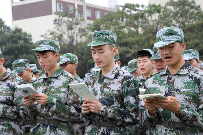 12齐诵《锦城学子铭》.JPG 12齐诵《锦城学子铭》.JPG