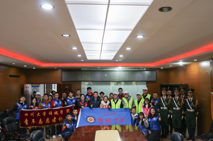 02 团省委张荣书记指导我校学生周末忙起来.JPG 02 团省委张荣书记指导我校学生周末忙起来.JPG
