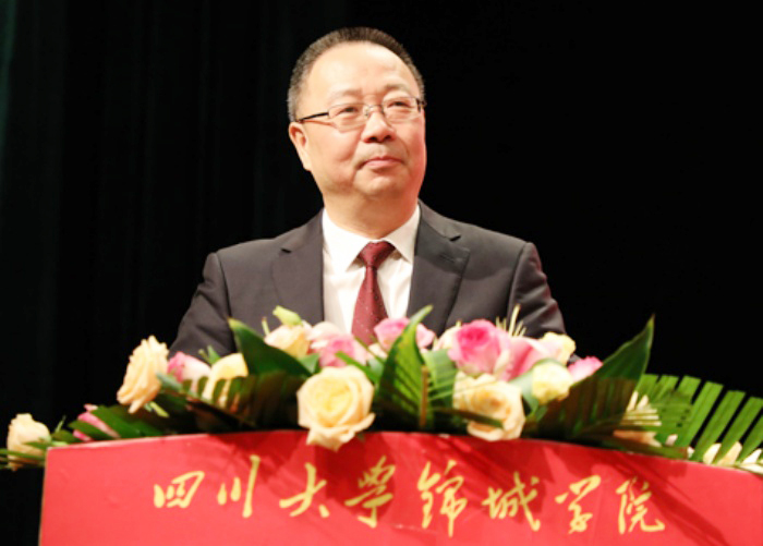 02川大副校长.JPG 02川大副校长.JPG