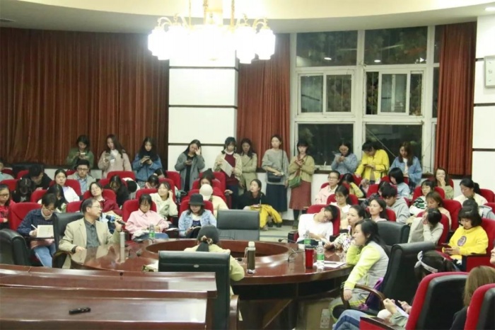 03随谢天开教授走进大唐孔雀.jpg