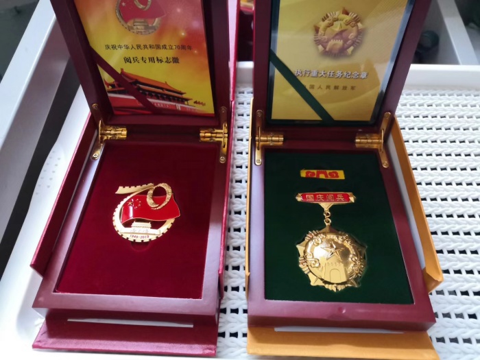 01 20191001点赞！国庆大阅兵中的锦城校友们！.jpg