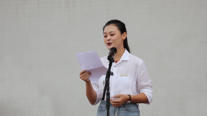 08新生代表 杨琪.JPG 08新生代表 杨琪.JPG