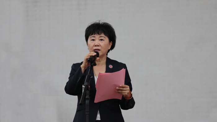 19主持人 王亚利副校长.jpg 19主持人 王亚利副校长.jpg