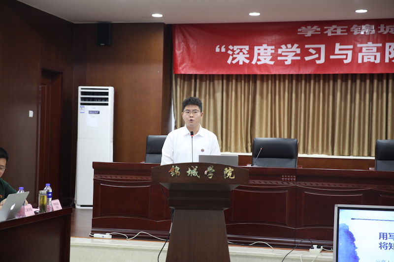 学生代表发言2.JPG