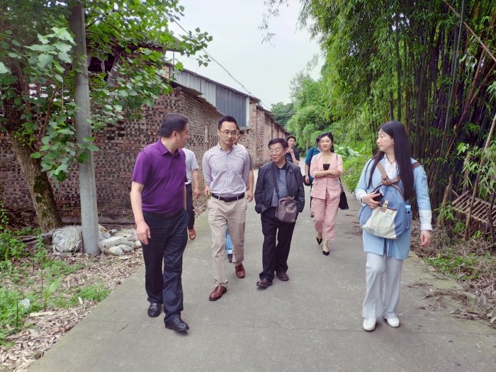 03文传学院毛建华院长带队前往符溪镇洽谈产学研合作.jpg 03文传学院毛建华院长带队前往符溪镇洽谈产学研合作.jpg