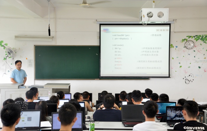 杨键01_001.jpg 杨键01_001.jpg