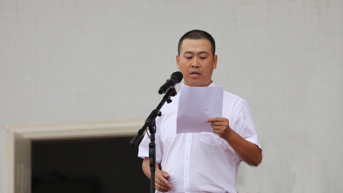 06校友代表 唐小灵.JPG 06校友代表 唐小灵.JPG