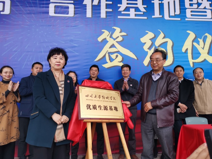1 大弯中学签约 (2).jpg
